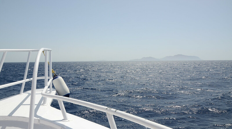 Катер влетел на скорости в теплоход в Самарской области, есть пострадавшие