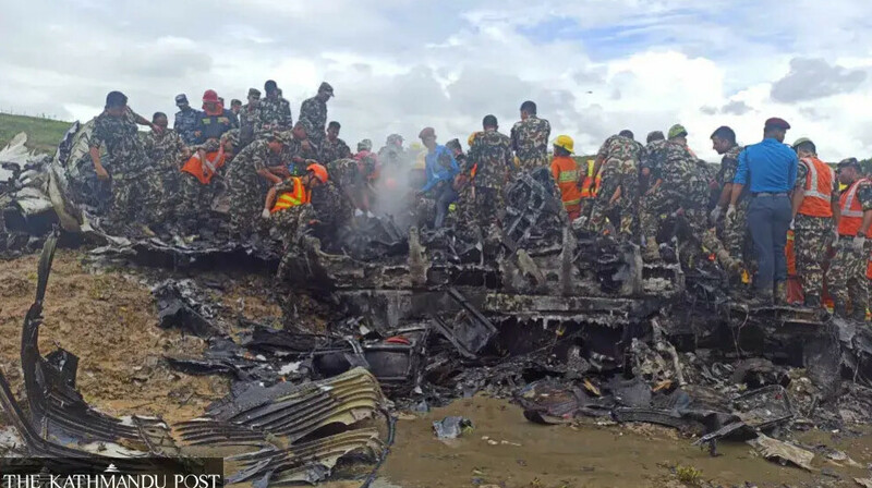 В Непале разбился пассажирский самолет: 18 тел обнаружили на месте крушения. ВИДЕО