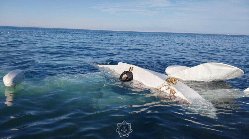 Дельтаплан с людьми рухнул в озеро Алаколь