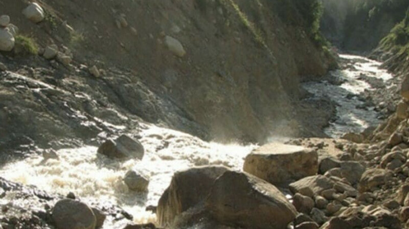 Селевую опасность объявили горах Алматы