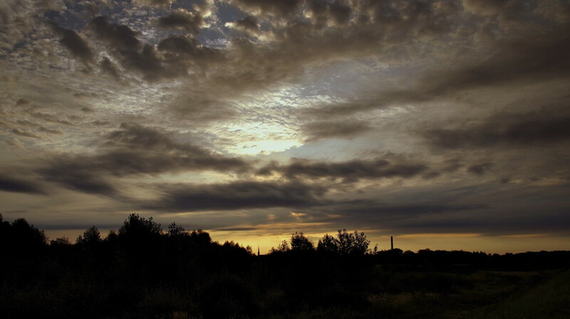 Штормовое предупреждение объявили во многих областях Казахстана