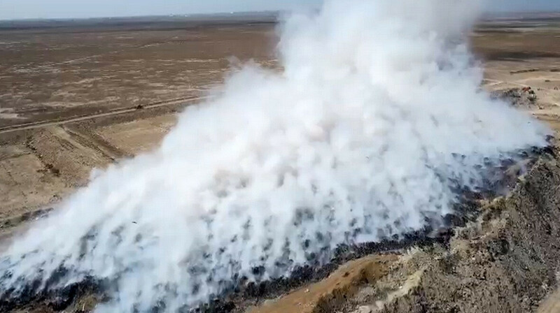 Пожар на мусорном полигоне произошел в Актау. ВИДЕО