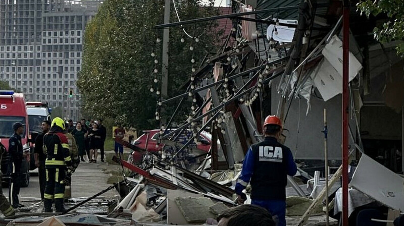 Несколько человек пострадали при взрыве в кафе "Центр плова" в Астане