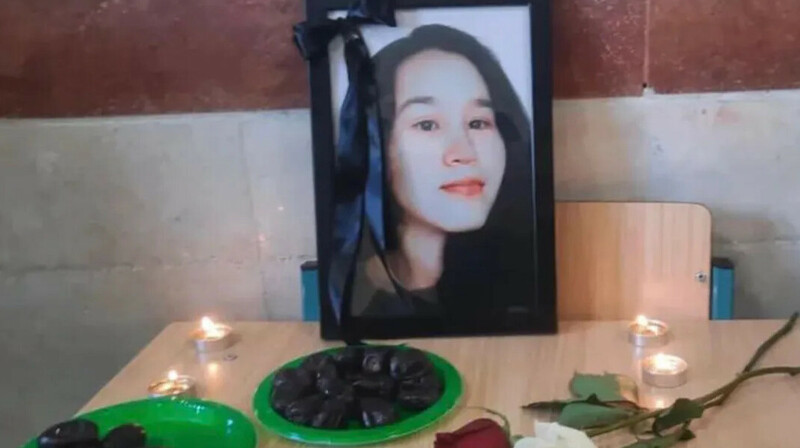 Иран: школьницу довели до самоубийства из-за джинсов и платка