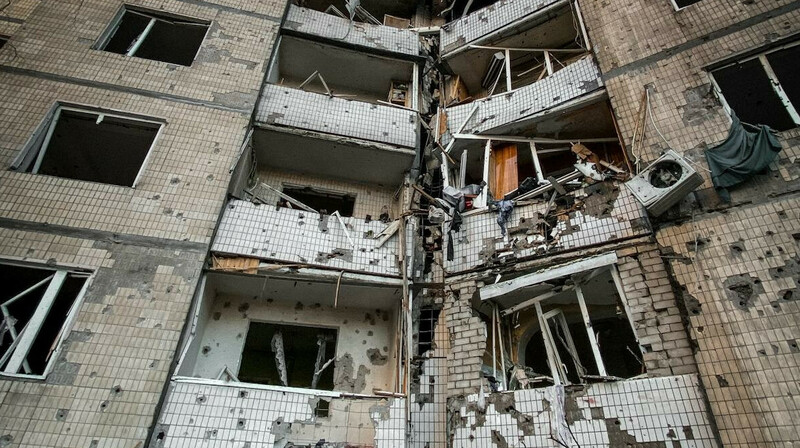 Авиаудар по жилому дому в Харькове: разрушены этажи, есть пострадавшие