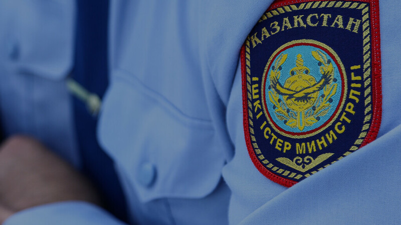 В Алматы капитана полиции ранили ножом в драке