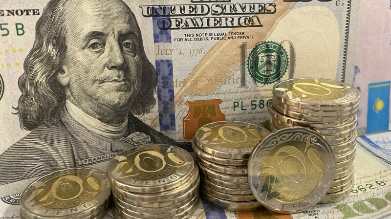 Доллар продают за 498 тенге: состояние валют на 12 ноября