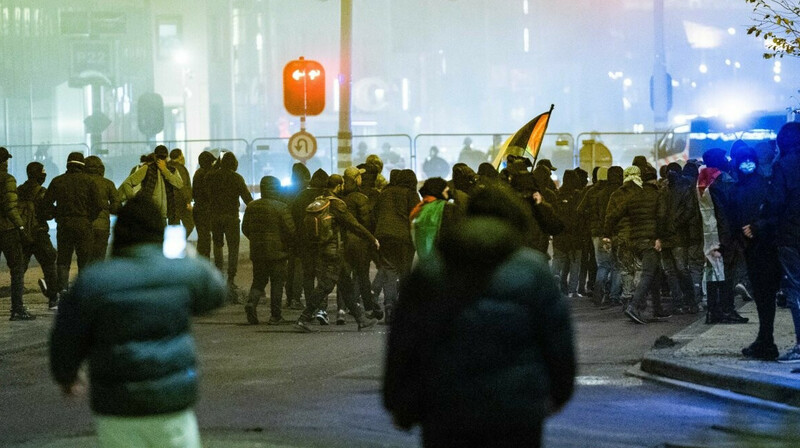 В Амстердаме снова устроили беспорядки