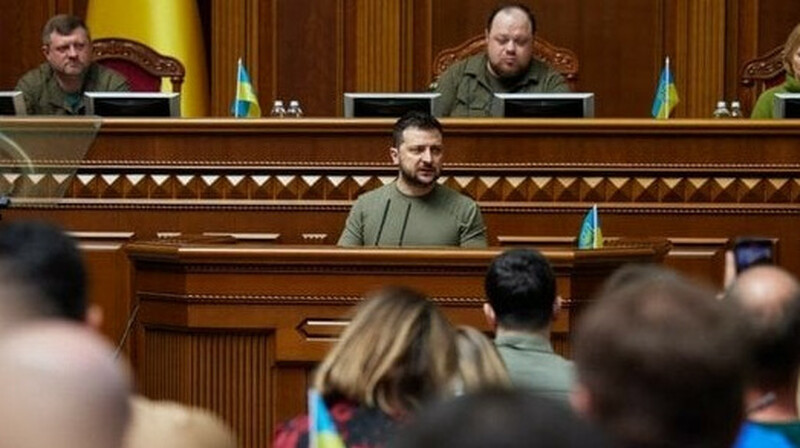 Зеленский раскритиковал Раду за «выходной» во время угрозы атак