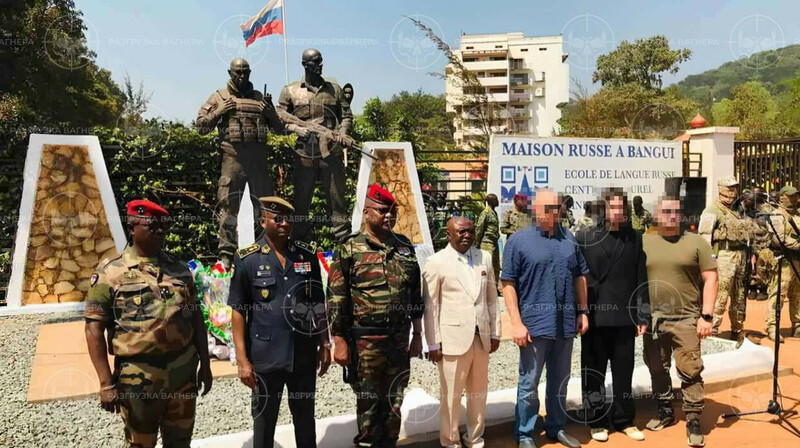 В Африке установили памятник основателям ЧВК «Вагнер»