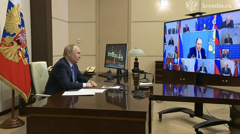 Путин поздравил Трампа и заявил о готовности к диалогу