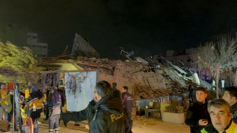 В турецкой Конье рухнуло трехэтажное здание