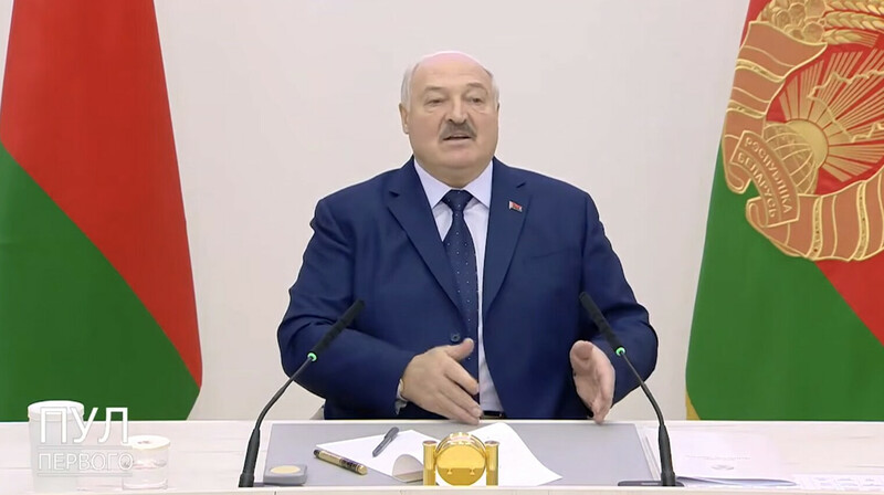 Лукашенко предлагает отправить в Украину всю белорусскую армию