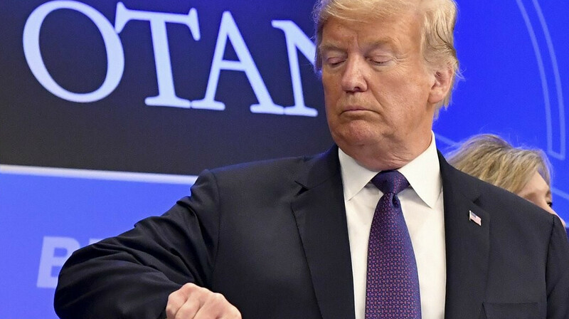 Китайский ИИ DeepSeek заставил Трампа ввести пошлины на полупроводники