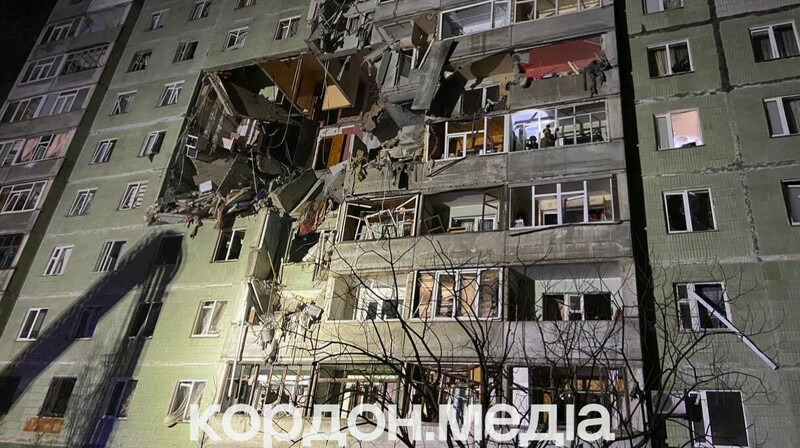 Атака на Сумы: беспилотник поразил многоэтажный дом, есть жертвы