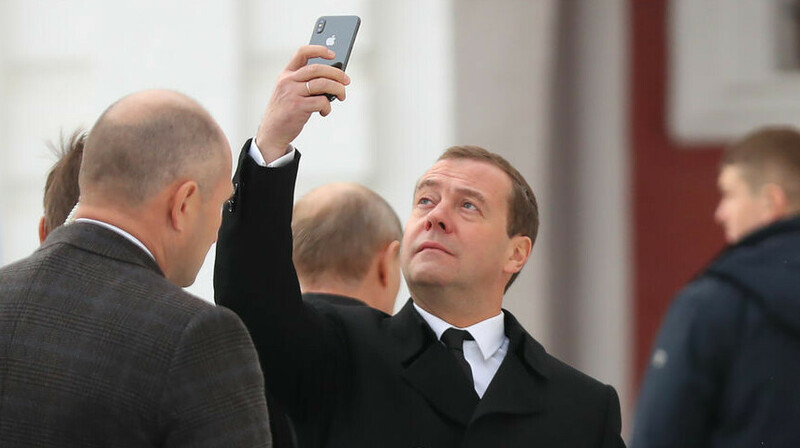 Медведев предложил депортировать наркозависимых и больных мигрантов