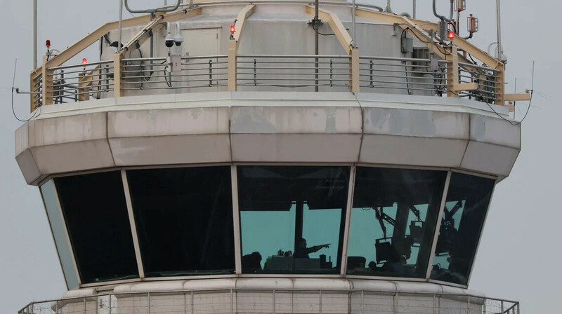 В день крушения в аэропорту Вашингтона не хватало авиадиспетчеров