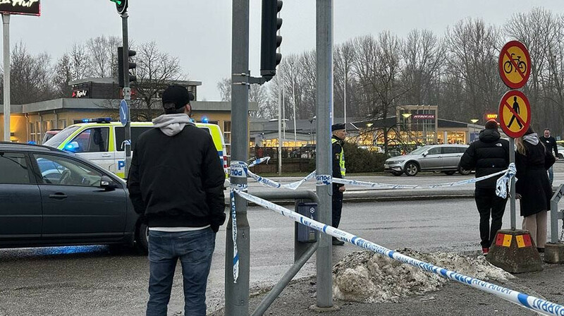 Власти Швеции: в результате стрельбы в школе погибли около 10 человек