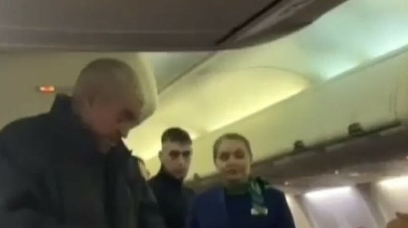 Пассажир с ножом устроил дебош на борту рейса Нижний Новгород – Сочи. ВИДЕО