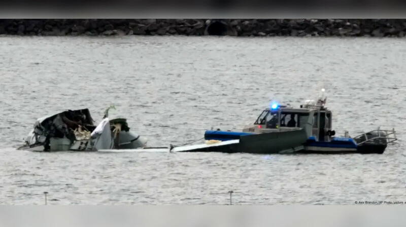 Все погибшие найдены: В США из реки Потомак извлекли 67 тел после крушения