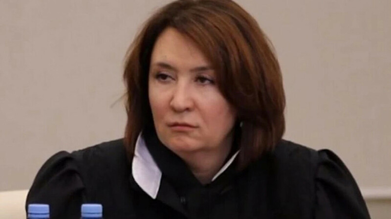 Суд в Баку отменил арест экс-судьи из России