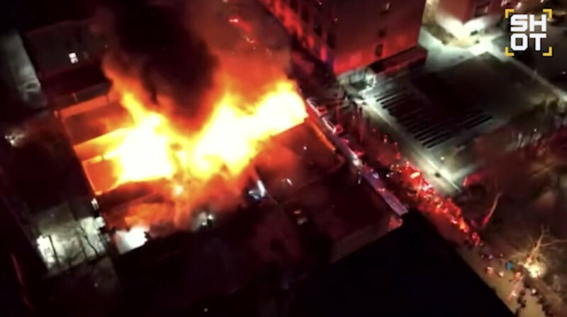 На Манхэттене произошел крупный пожар, идет эвакуация