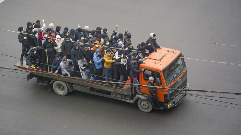 Замкомандира Нацгвардии получил 7 лет за убийство задержанных в Алматы