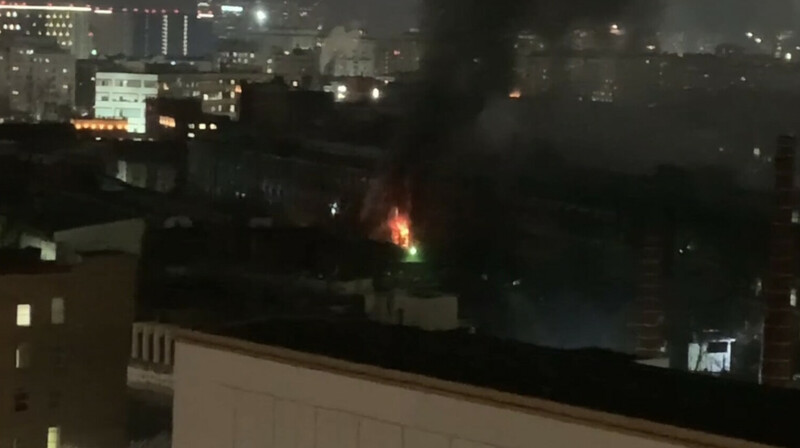 В Москве загорелось здание Электрозавода: десятки людей эвакуируют