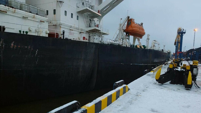Взрывы прогремели на танкере в Ленинградской области