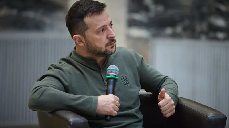 Зеленский: Россия перебрасывает 100 тысяч военных в Беларусь