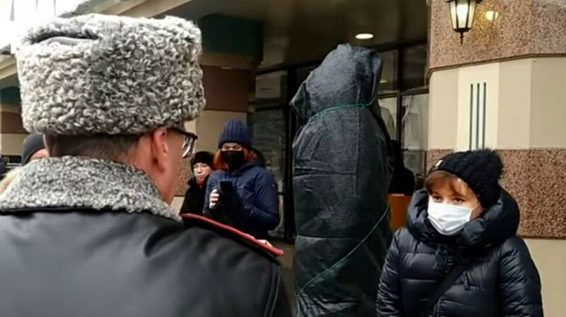 В Казани антивоенная активистка засудила государство за незаконный обыск