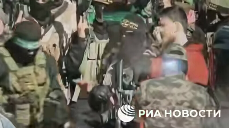 ХАМАС освободил троих заложников, включая гражданина России