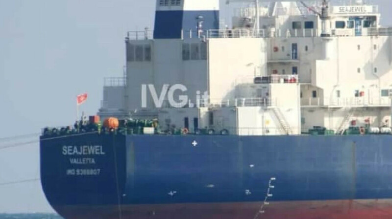 Взрывы на российском теневом танкере? В Италии ЧП в порту Савона