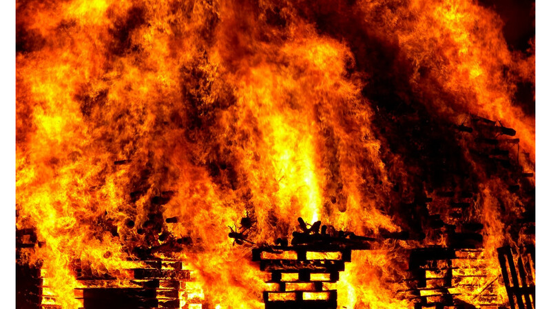 В Киеве во время атаки дронов начался пожар