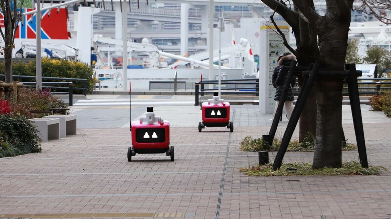 Волож запускает роботов-доставщиков в Токио