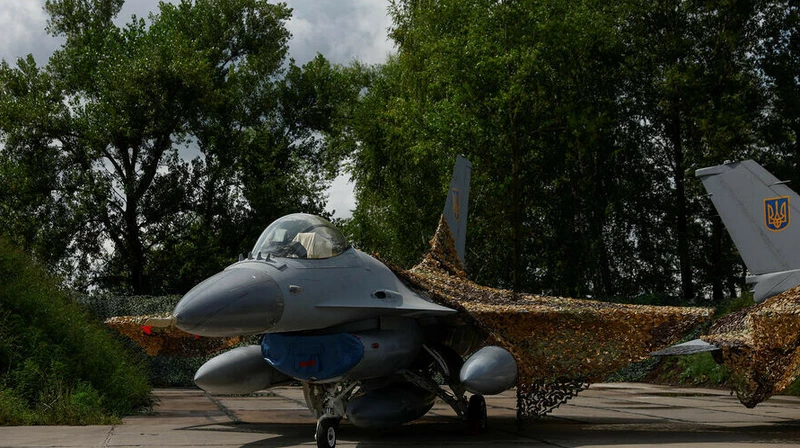 Украинский F-16 сбит российской ракетой - BBC