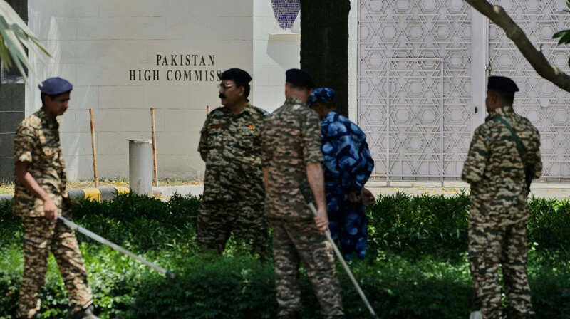 Пакистан закрыл небо и прекратил торговлю с Индией