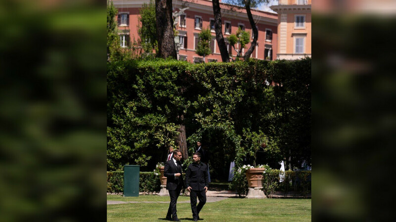 Зеленский согласен на безоговорочное перемирие — Макрон