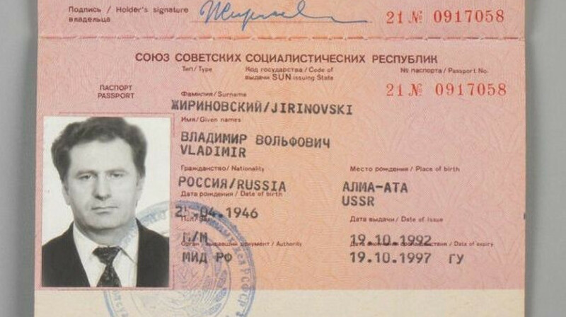 Загранпаспорт Жириновского продан на аукционе за 1,1 млн рублей