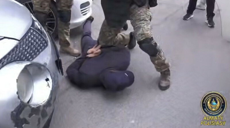 Ущерб — 12 миллионов: в Алматы задержали лже-полицейских