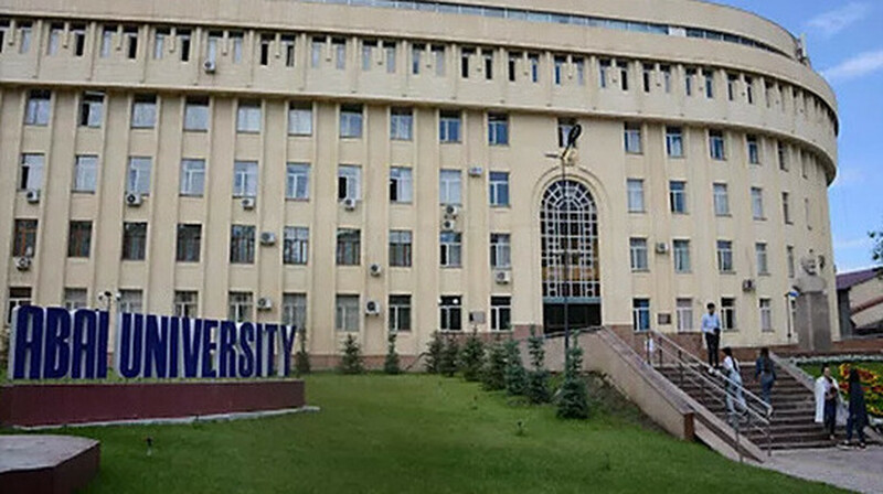 «Кланяться мужчинам»: скандал в КазНПУ объяснили национальными ценностями