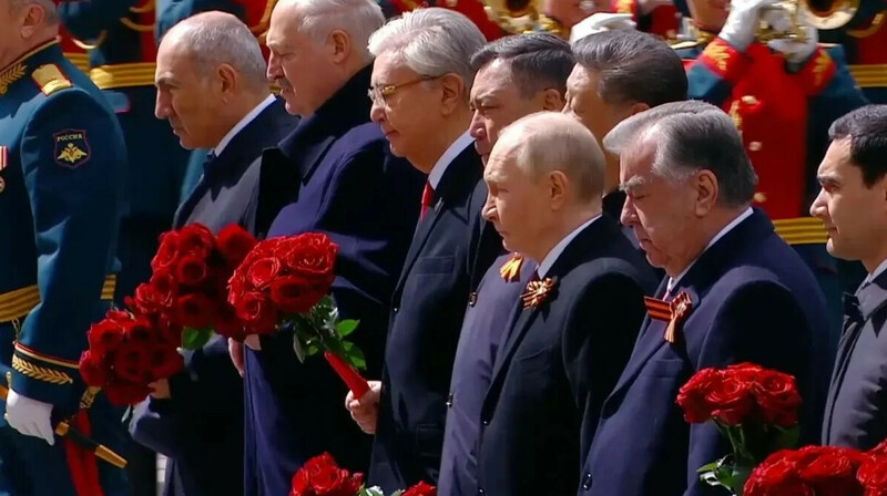 Лидеры СНГ собрались у Вечного огня в День Победы
