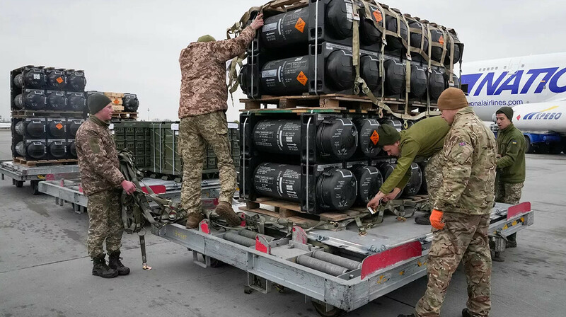 FT: Украина потратила $770 млн на оружие, которое не поставили