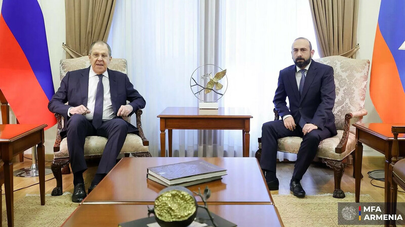 Лавров в Ереване: Москва готова защищать Армению