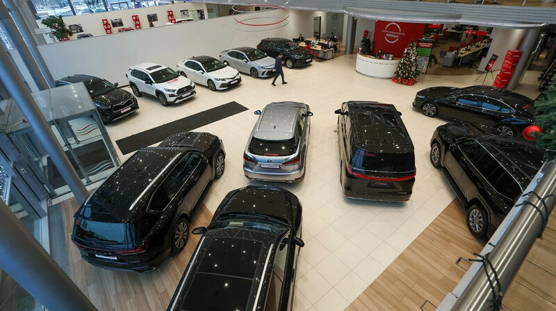 Российский авторынок сократился на четверть за год