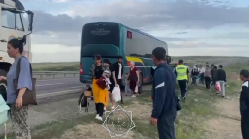 34 пассажира эвакуировали из горящего автобуса на трассе Астана – Караганда – Алматы