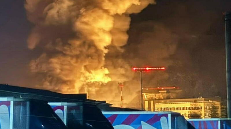 В Брянске ночью прогремели взрывы, вспыхнул пожар у аэродрома