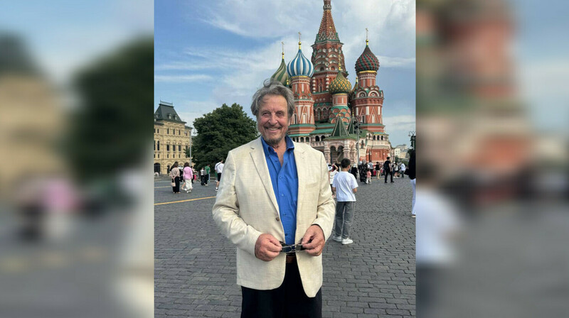 Отец Илона Маска приехал в Москву на форум Дугина