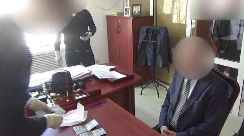 Главного эколога Жамбылской области оштрафовали на миллионы за взятку