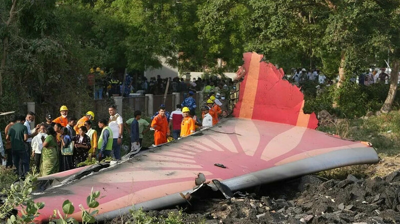 У Dreamliner Air India могли отказать оба двигателя